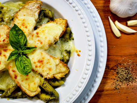 CHICKEN PESTO PASTA W/ MELTED MOZZARELLA