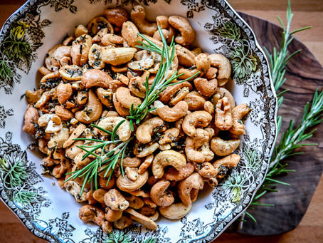 SWEET AND SPICY ROSEMARY ROASTED CASHEWS