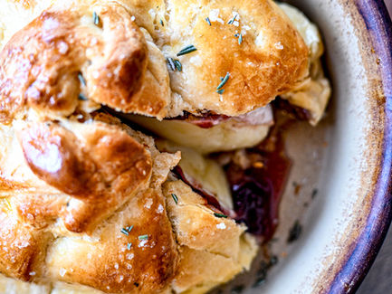 HOLIDAY BAKED BRIE WITH SWEET JELLY & PISTACHIOS