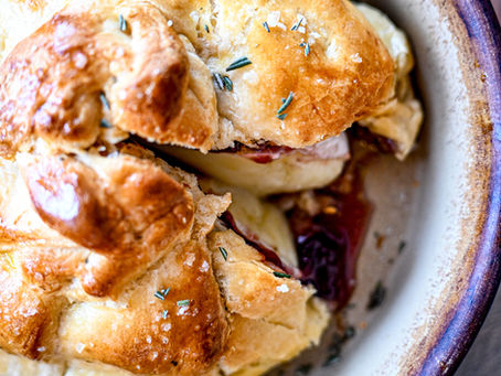 HOLIDAY BAKED BRIE WITH SWEET JELLY & PISTACHIOS