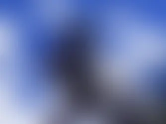 Elevación para instalación de poste de luz sobre senda peatonal.