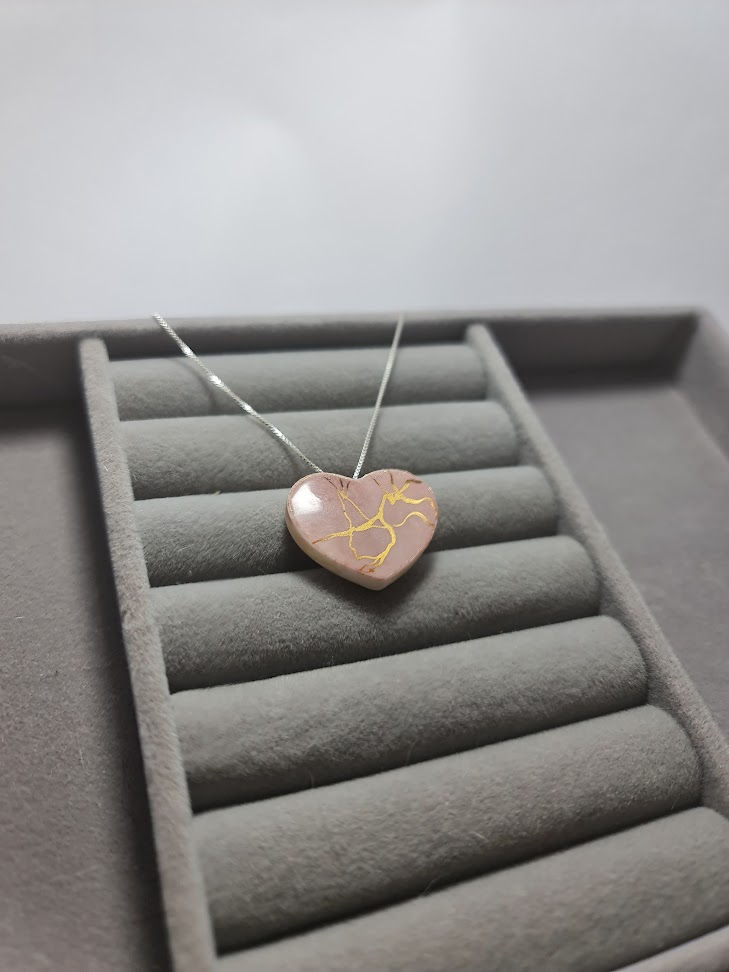 Colar Coração Marmorizado Dourado