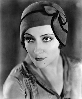 Gloria-Swanson-1950.jpeg