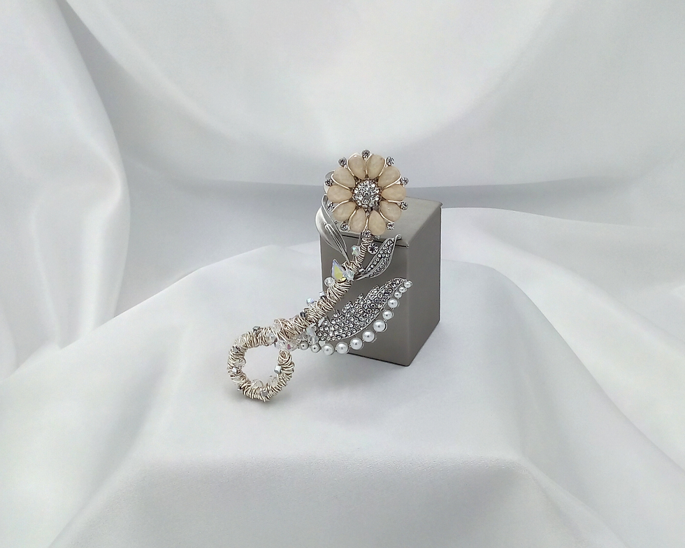 Thumbnail: Champagne Nude Beige Crystal Silver Single Faceted Flower Grooms Boutonniere