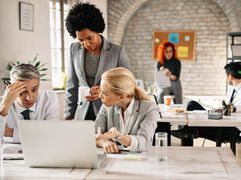 How Managers Can Help Employees Sort Out Office Issues Without AI