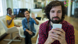 U.S. Workers are ‘Doom Scrolling’ for Jobs at Work, Finds New Trend