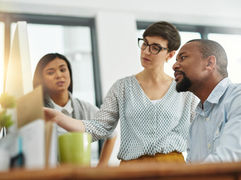 A New Paradigm of Personnel Evaluation: From HR Metrics to AI and Empathy-Led Leadership