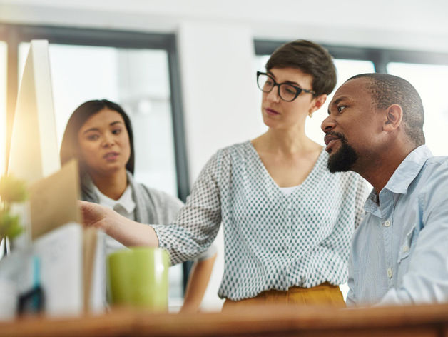 A New Paradigm of Personnel Evaluation: From HR Metrics to AI and Empathy-Led Leadership