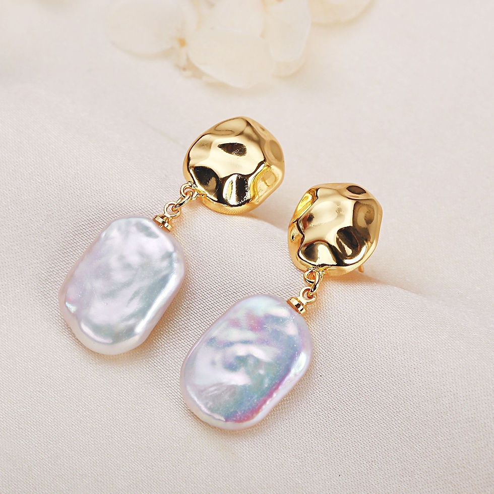 Thumbnail: Gold hammered earrings with baroque pearls
