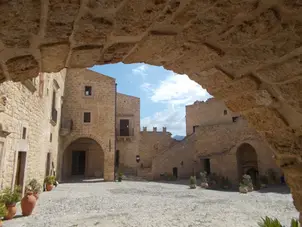Castello_di_Carini_«La_Grua_Talamanca»_1.webp