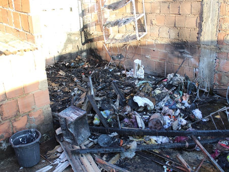 MURIAÉ: CORPO DE BOMBEIROS CONTROLA PRINCÍPIO DE INCÊNDIO EM RESIDÊNCIA NO BAIRRO SANTA TEREZINHA