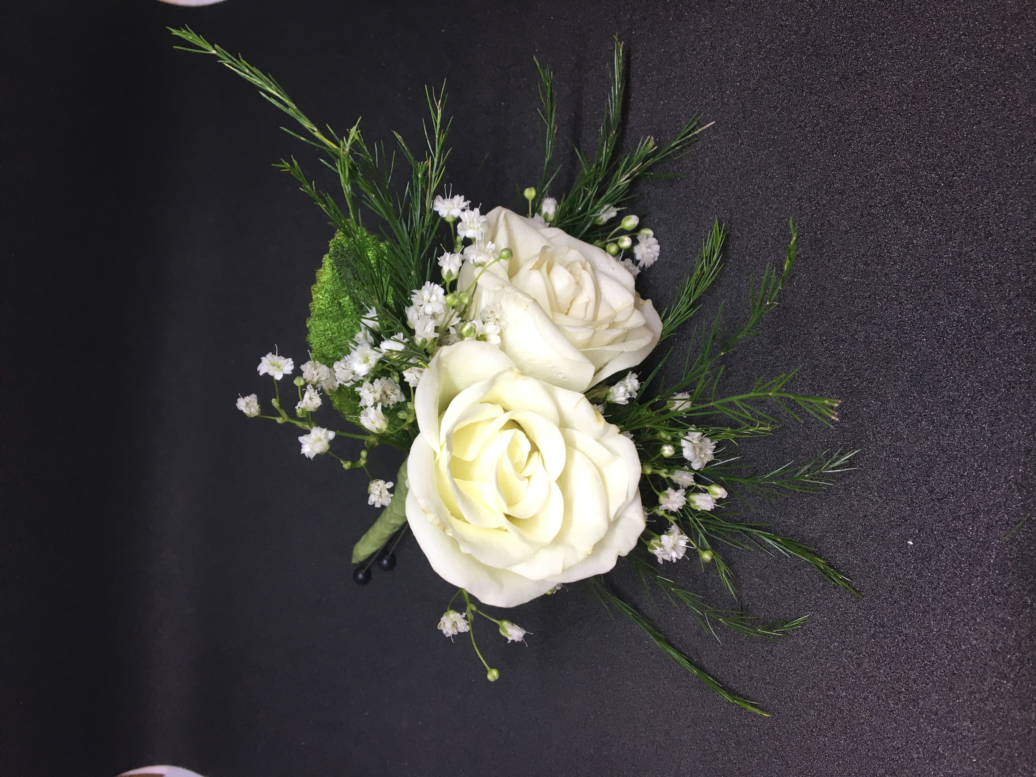 2 White spray rose boutonniere