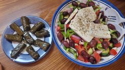 Salade grecque et Dolmades