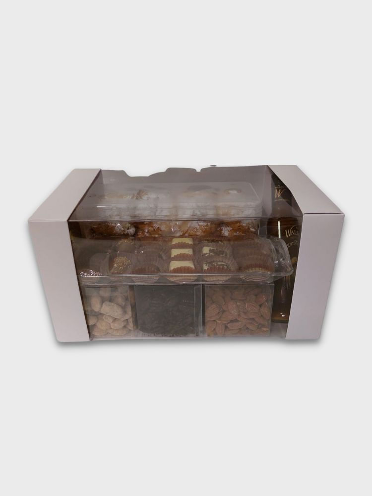 תמונה ממוזערת: ערכת כיבוד מושקעת ומפנקת מגש פרלינים, מגוון סוגי פיצוחים,  ליקר וקופסת גביניות