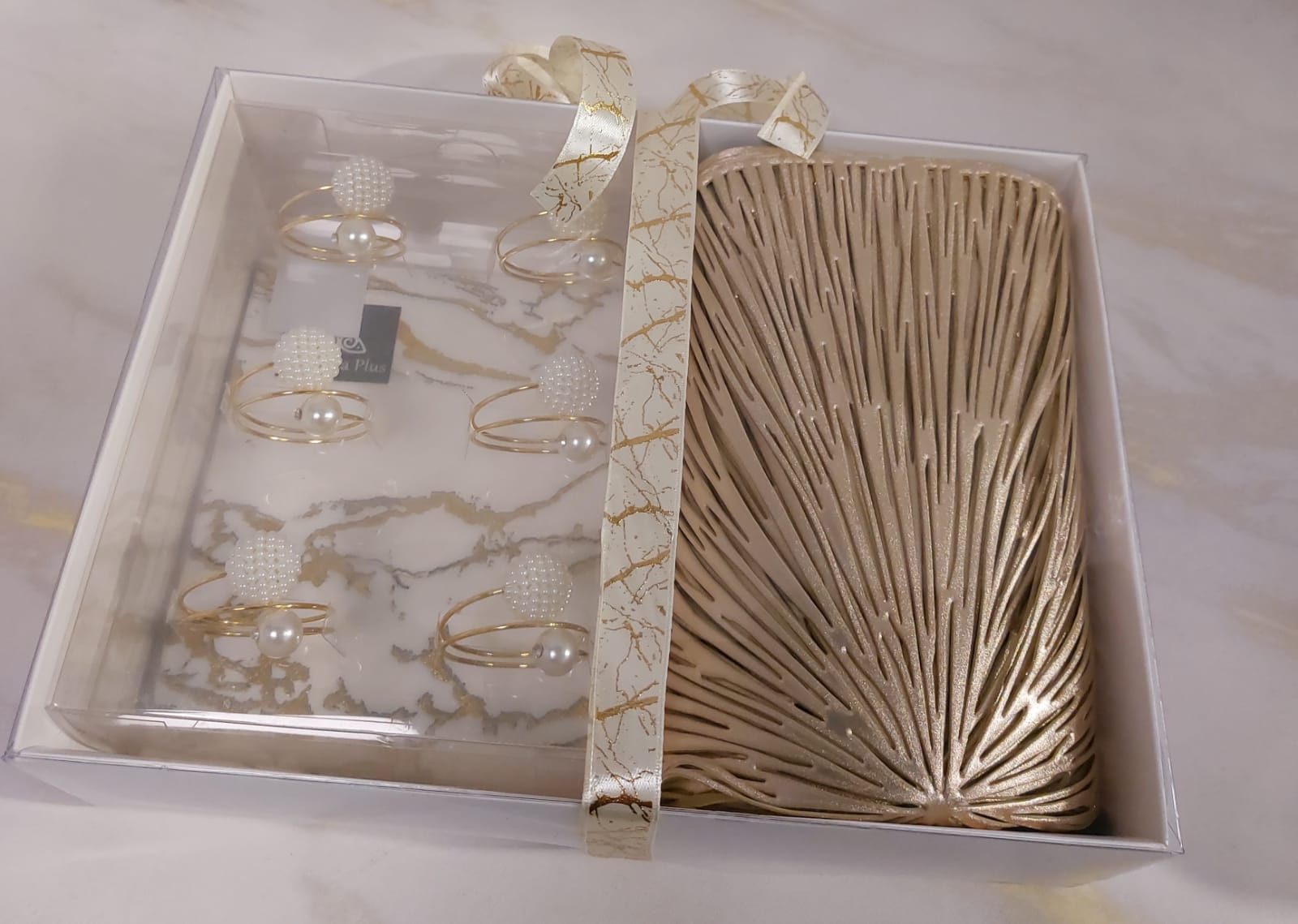 מתנה מעוצבת כולל 6 פלייסמטים ו 6 חבקים