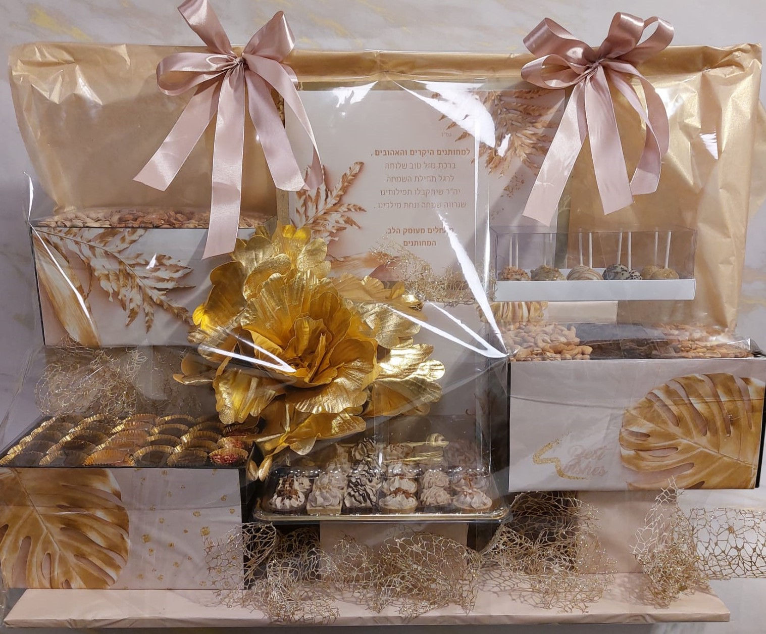 עיצוב כיבוד חתונה כולל פיצוחים ומגשי עוגות