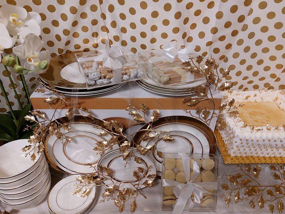 תמונה ממוזערת: עיצוב אירוסין מושלם כולל סט אוכל, עוגה מעוצבת ושוקולדים