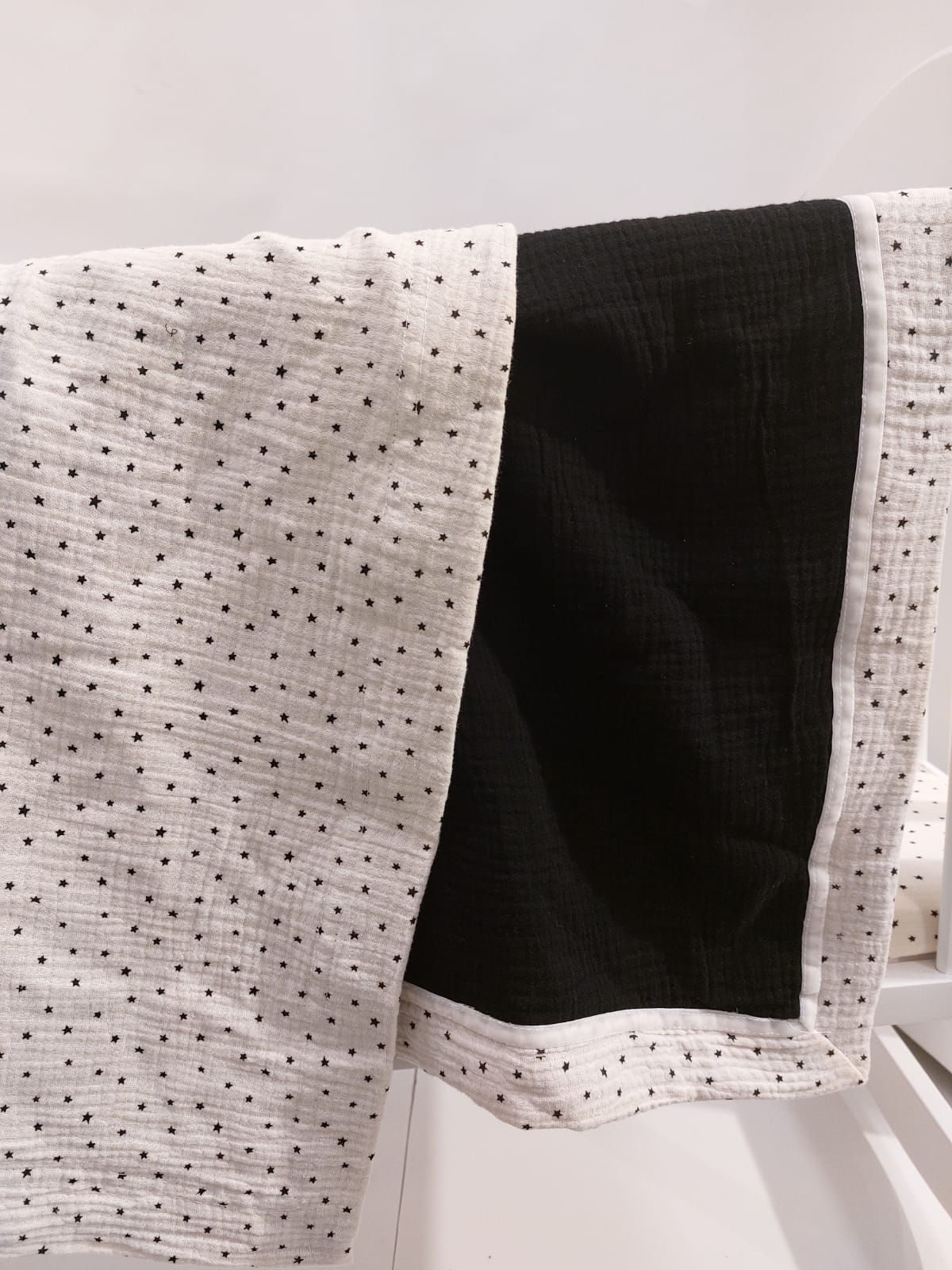 שמיכה דו צדדית שחור לבן נקודות מבד טטרה