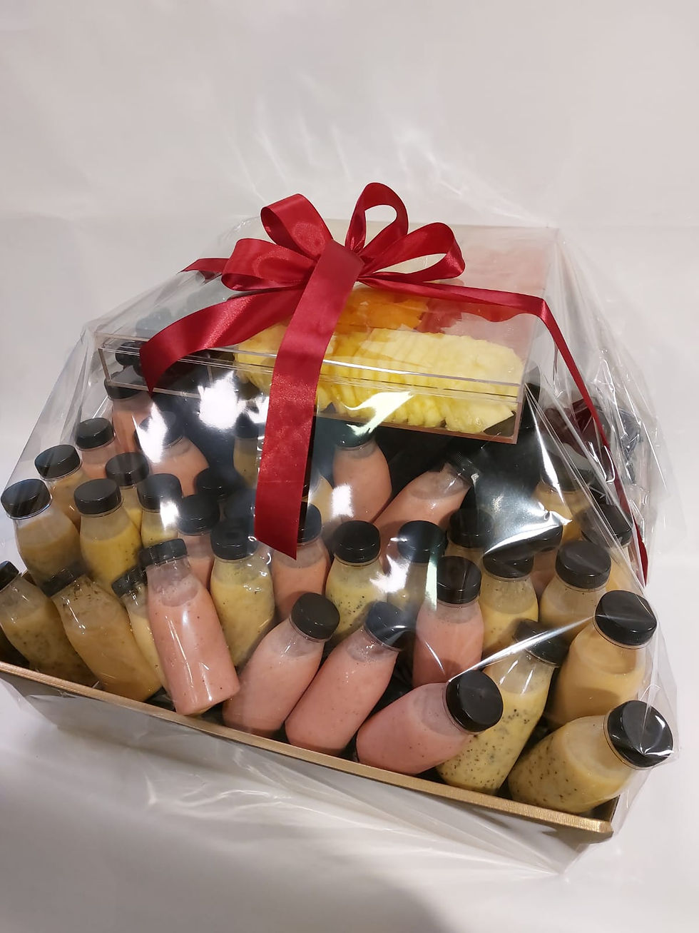 תמונה ממוזערת: מארז שייקים ומגש פירות בקופסת לוסייט