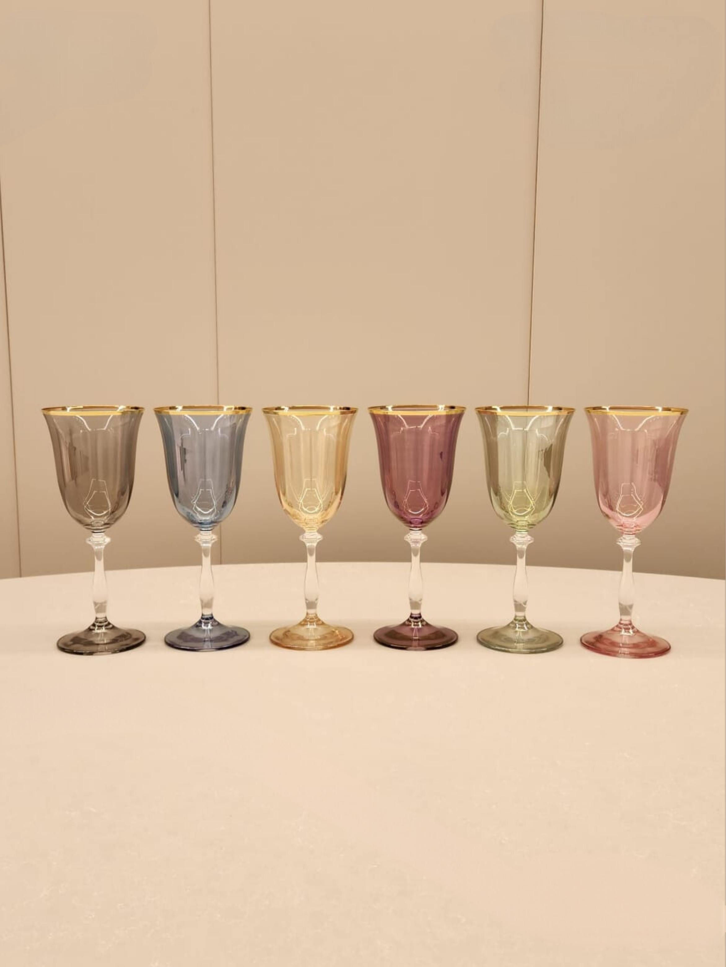 סט 6 כוסות קריסטל צבעוניות על רגל בשילוב פס זהב 350 מ"ל