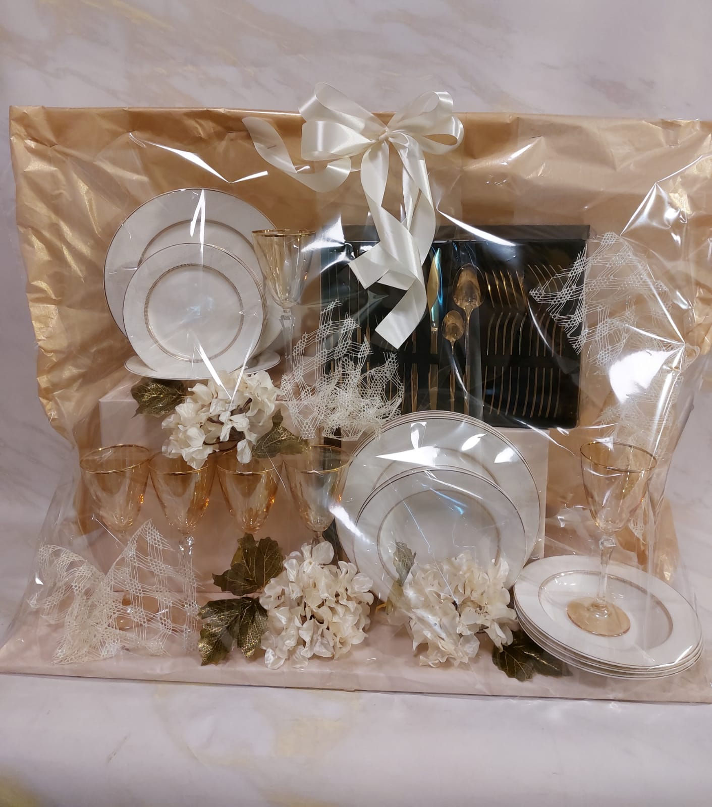 עיצוב אירוסין הכולל מערכת אוכל 18 חלקים, סט 6 כוסות ומערכת סכו"ם ל 6 סועדים