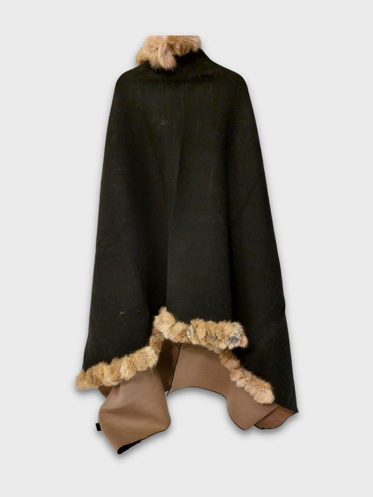 תמונה ממוזערת: שכמיית סריג שחור קאמל פונפונים קאמל