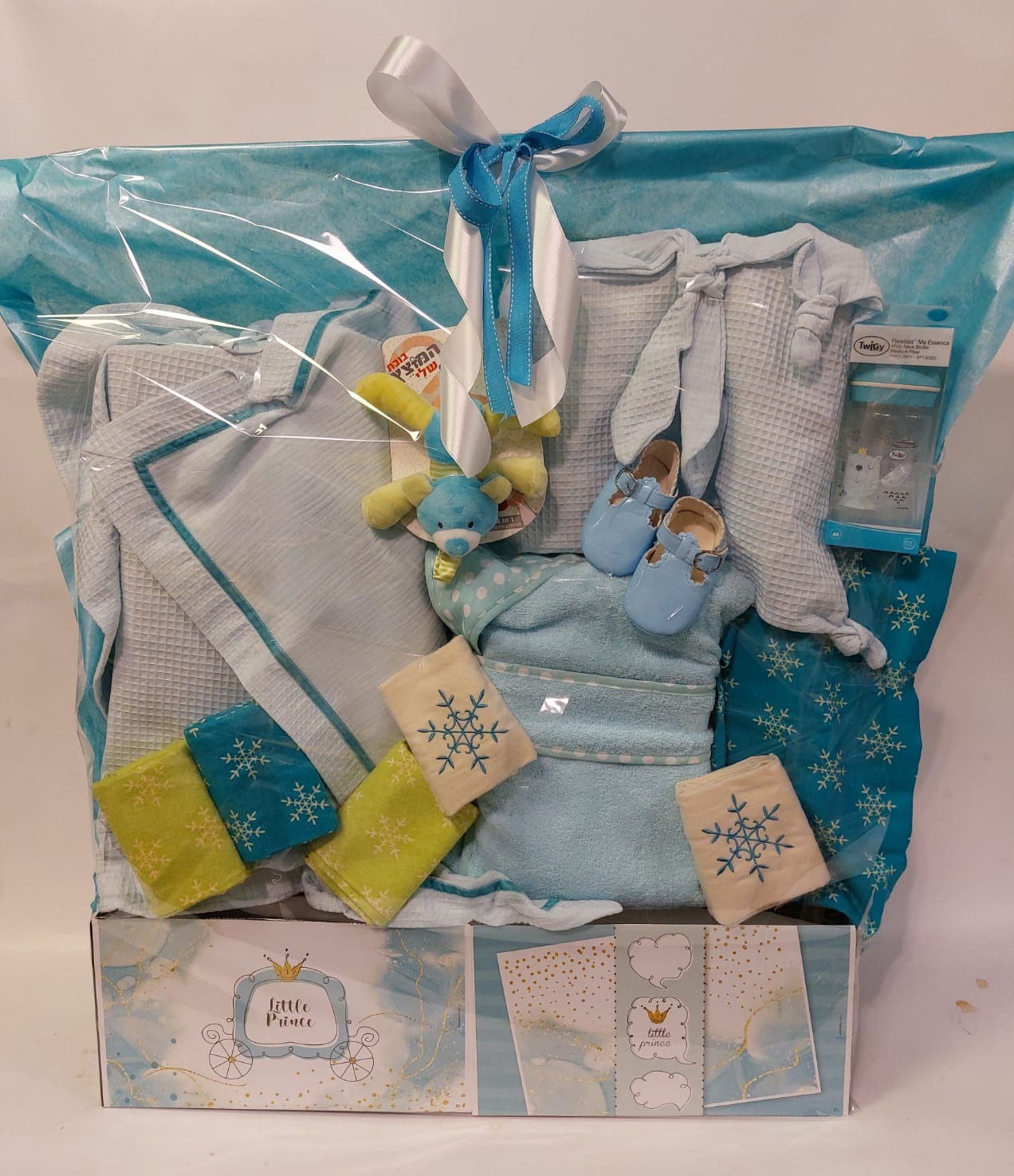 עיצוב הולדת הבן שמיכה, שמיכי, מגבת, נעלים, חיתולים ודובי