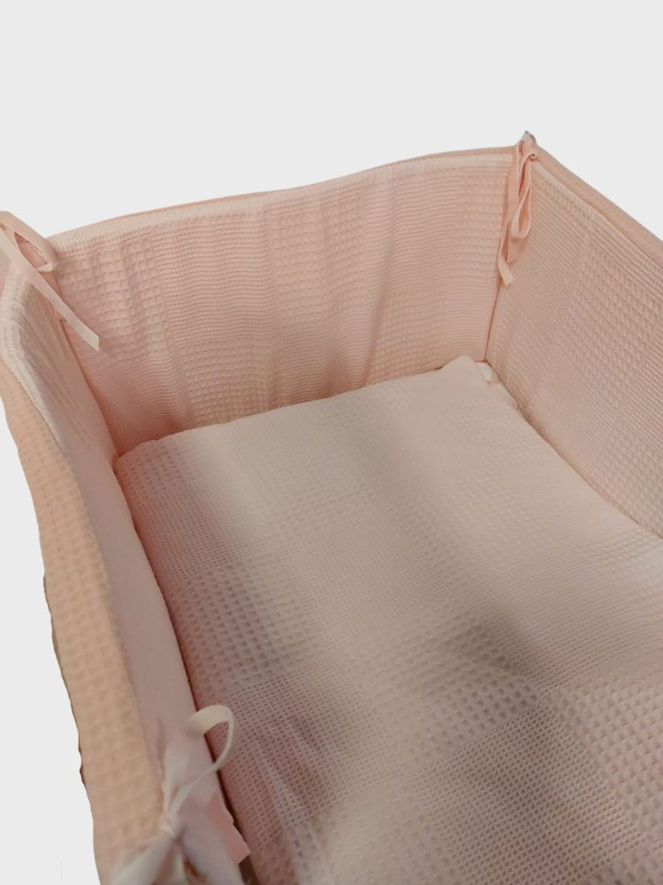 תמונה ממוזערת: סט עריסה דגם רוז 3 חלקים מגן ראש, שמיכה תואמת וסדין