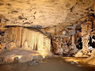 Die Kango-grotte maak weer oop