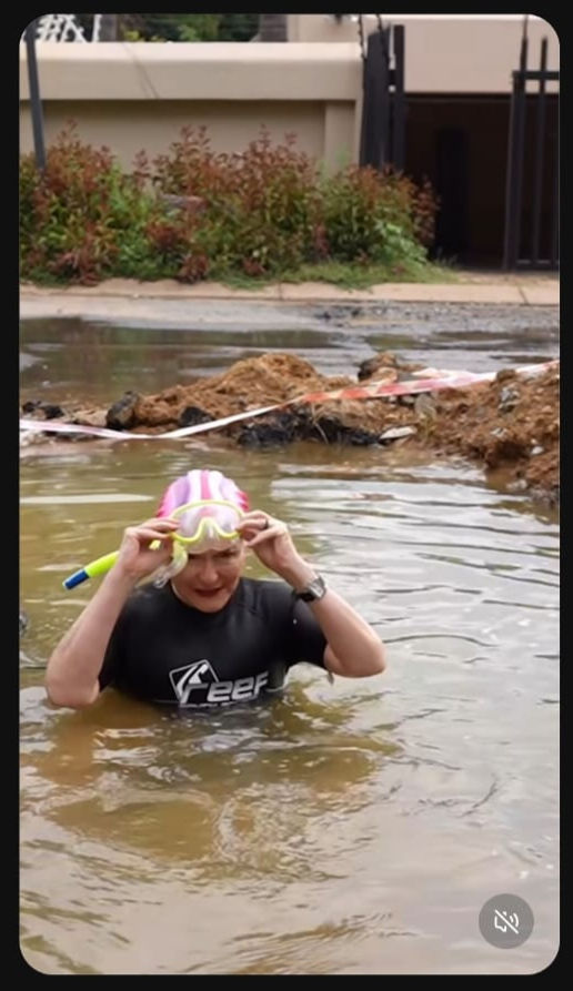 Toe Zille swem, spring die burgemeester om 'n slaggat te herstel