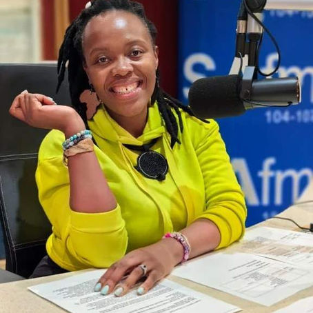 'n Radio-omroeper is vas vir die beweerde werwing van huursoldate