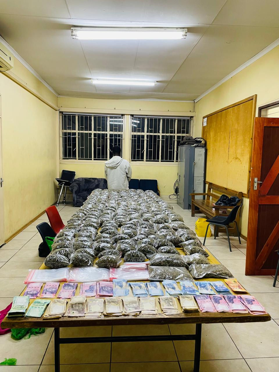 'nVerdagte is vas op die N8 vir handel in dagga