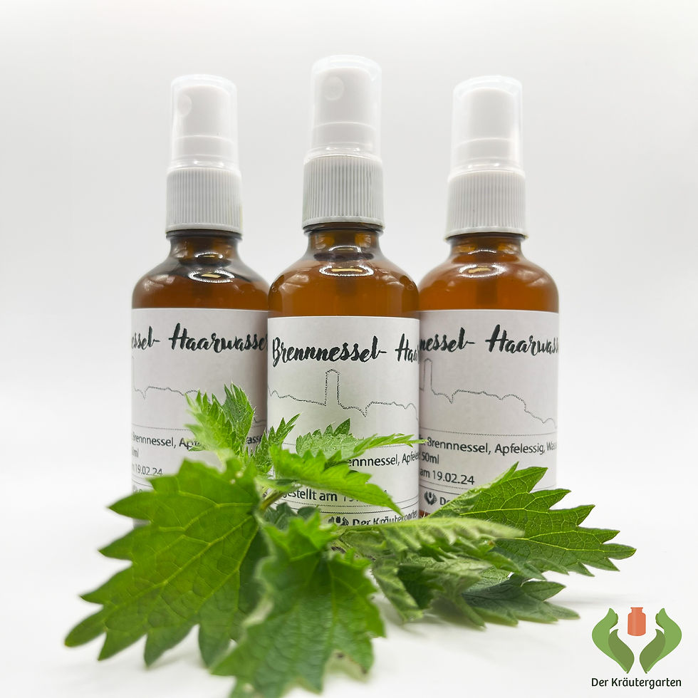 Foto von unserem Produkt: Brennnessel- Haarwasser, dekoriert mit Brennnesselblättern