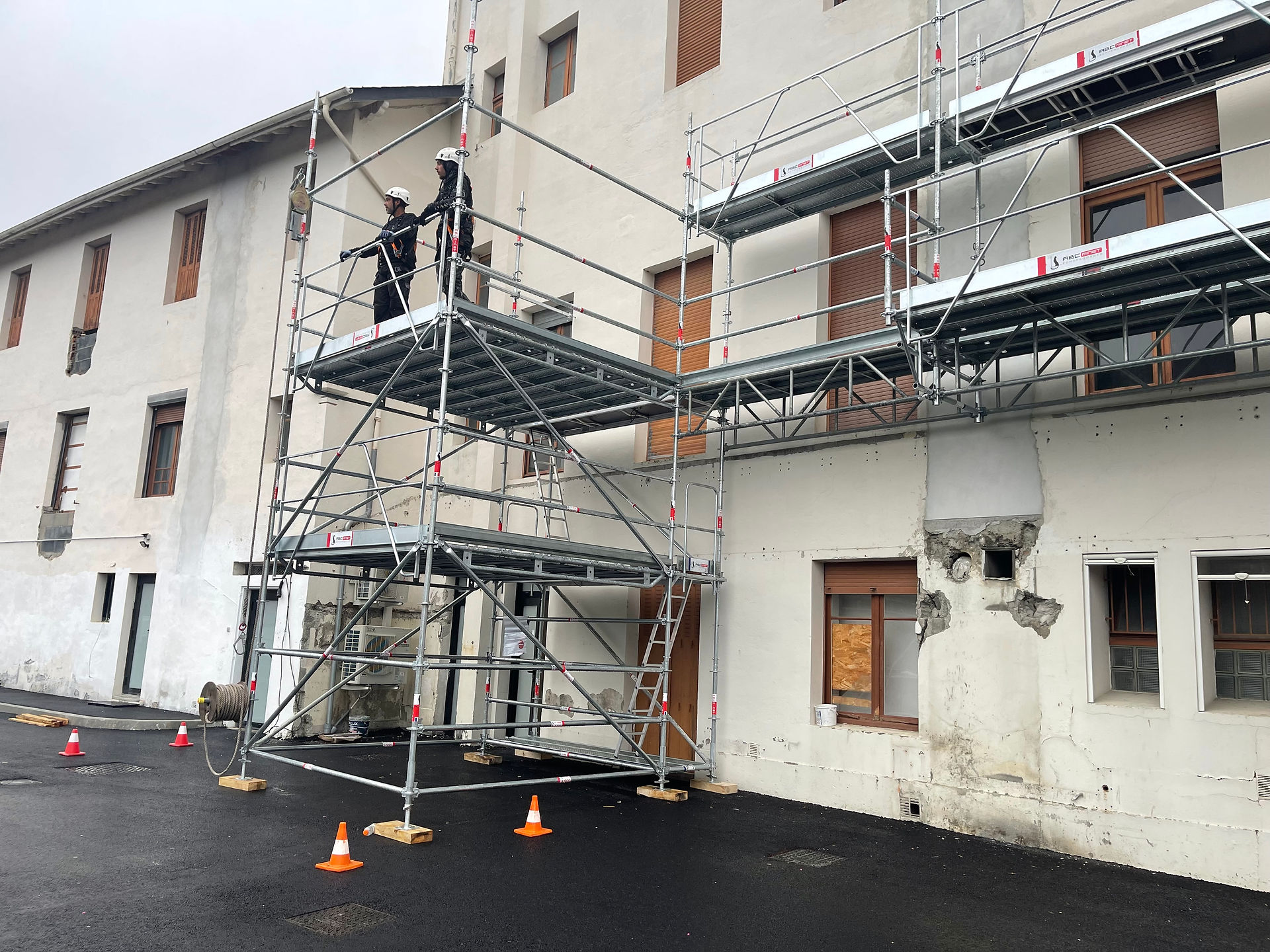Formation dédiée au montage, à l’utilisation et à la vérification des échafaudages de pied, conforme à la réglementation R408