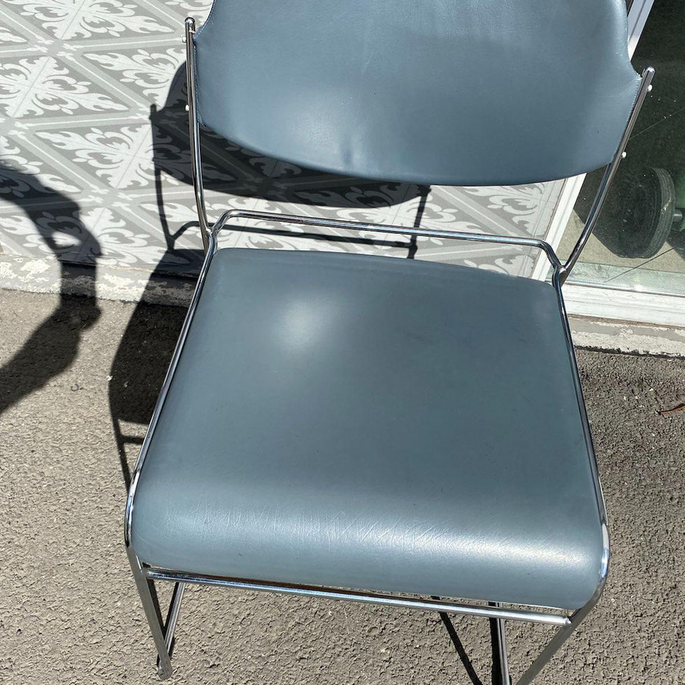 Gráir stólar úr stáli til leigu og sölu.