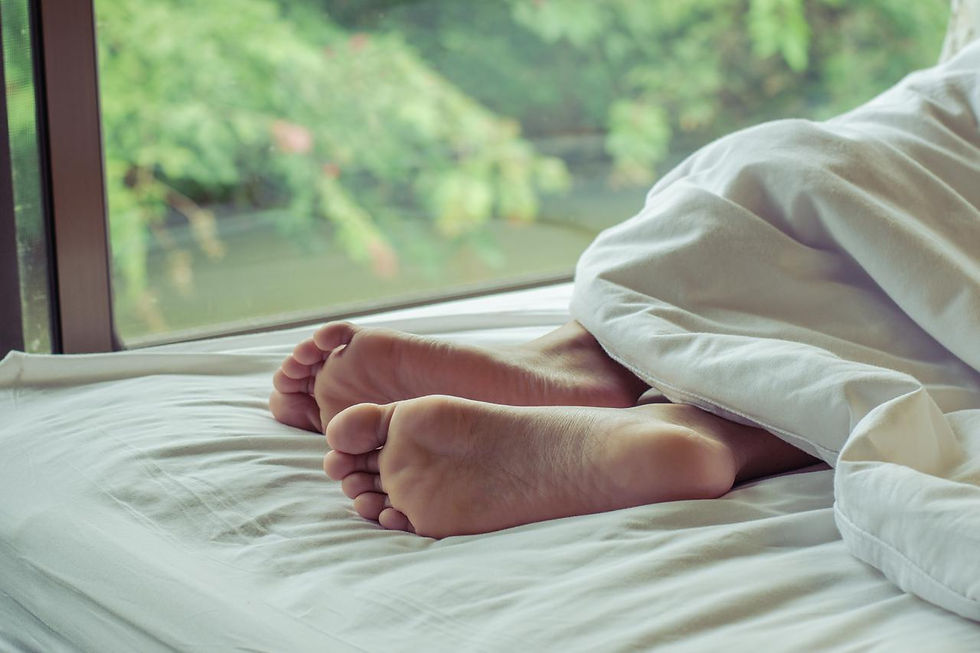 Bienfaits et réactions du corps après une séance de réflexologie plantaire : massage des pieds favorisant la détente et la relaxation