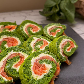 🍣 Spinach & Smoked Salmon Roll 🟢