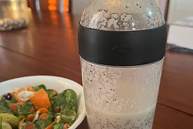 Eating raw can help with weight management by providing filling, water-rich fruits and vegetables.