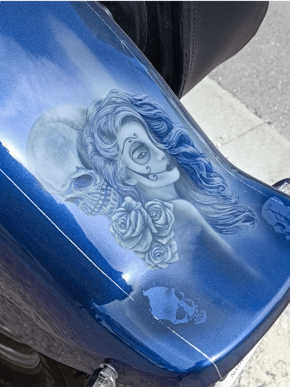 garde boue moto custom skull à l’aérographe