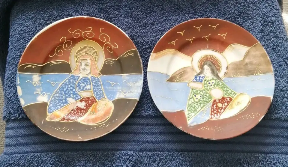 Top view of the 2 Vintage Japanese Oriental Satsuma Plates