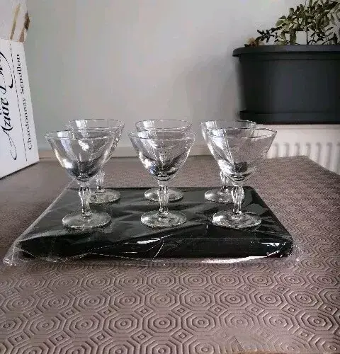 Front view of the x6 Clear Glass Sherry or Toasting Glasses