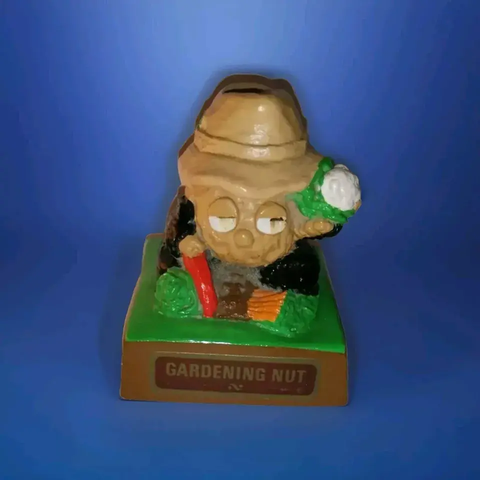 Stylised front view of the Gardening Nut Little Nut Figurine