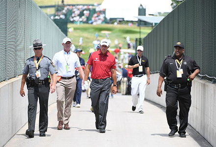 Mickelson a 'Man of the People'- Wearing an Outfit Worth?