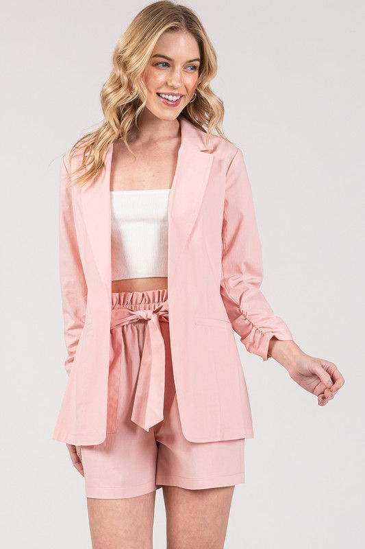 Blazer rosa de lino con mangas fruncidas