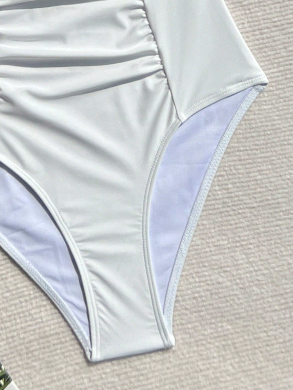 Miniatura: Traje de baño de una pieza blanco PERLA, decoración en forma de U