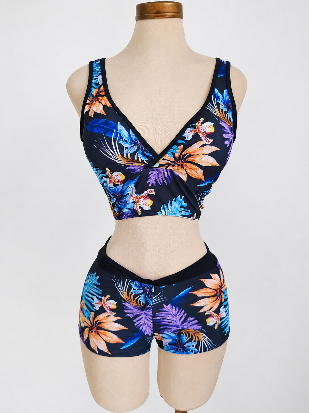 Bañador bikini con shorts con estampado tropical