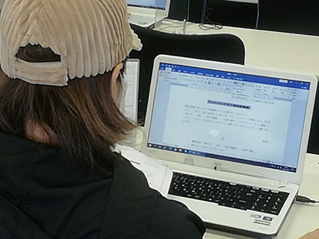 パソコン村 諫早教室 ワードのノーヒント問題
がんばっています。