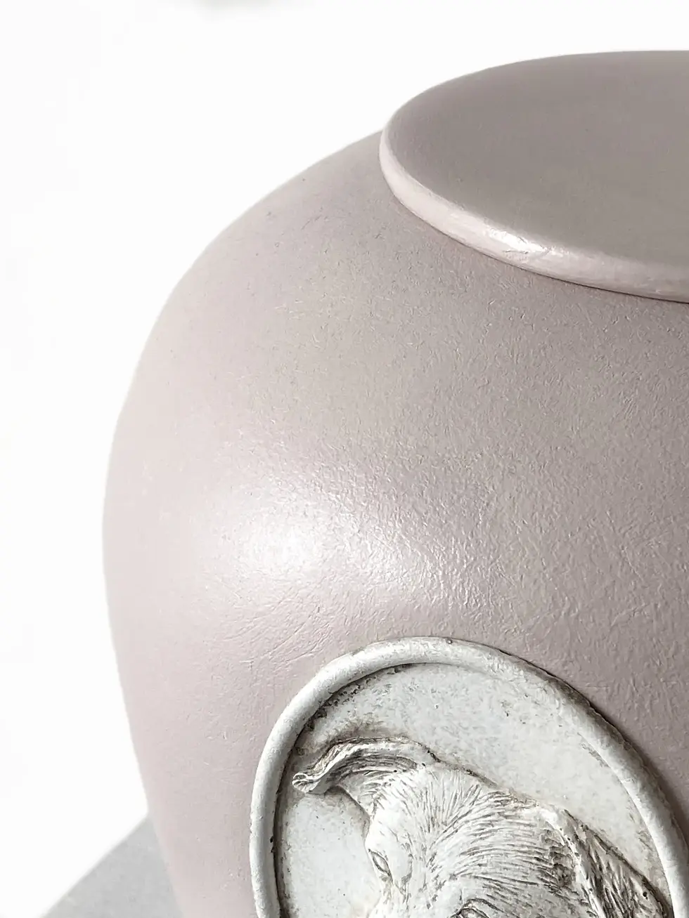 Miniatura: ROSETTA – Urna per animali in ceramica dipinta e realizzata a mano con cammeo personalizzato