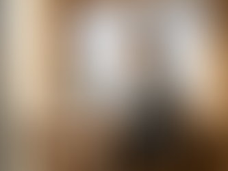 在宅勤務中に集中力が上がらずぼんやりするビジネスパーソン