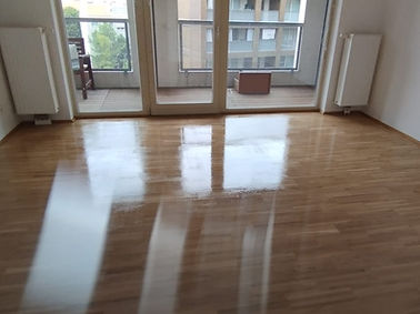 Brauner Parkettboden in einer Wiener Wohnung